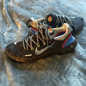 Nike Frees lightly worn